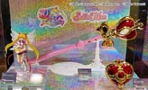 S.H. Figuarts Eternal Sailor Moon, proplica Spiral Heart MoonRod oraz Proplica Cosmic Heart Compact
