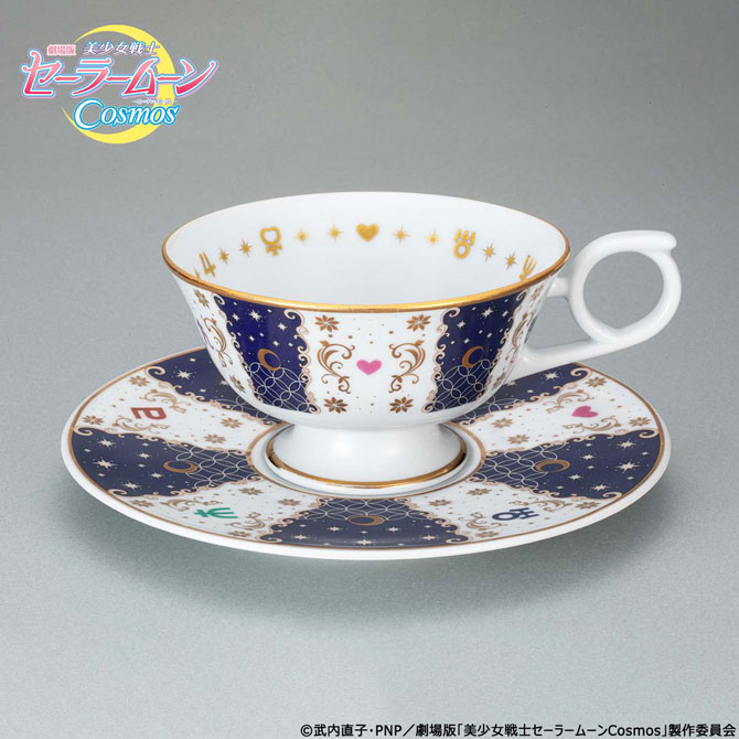 biało-granatowa filiżanka ze spodkiem