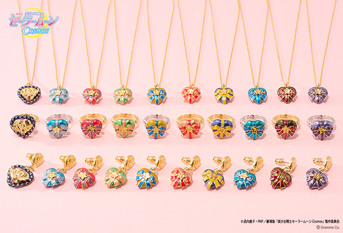 zestawienie naszyjników, pierścionków i kolczyków