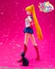 figurka Sailor Moon z profilu z Luną