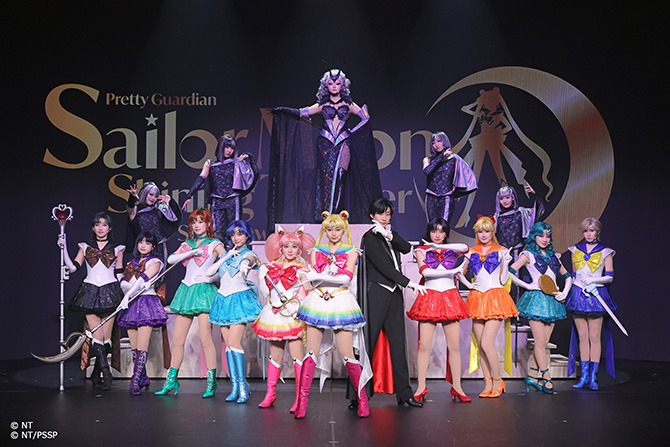 zdjęcie grupowe obsady